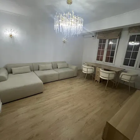 Sandra 200 Meters Apartment *
